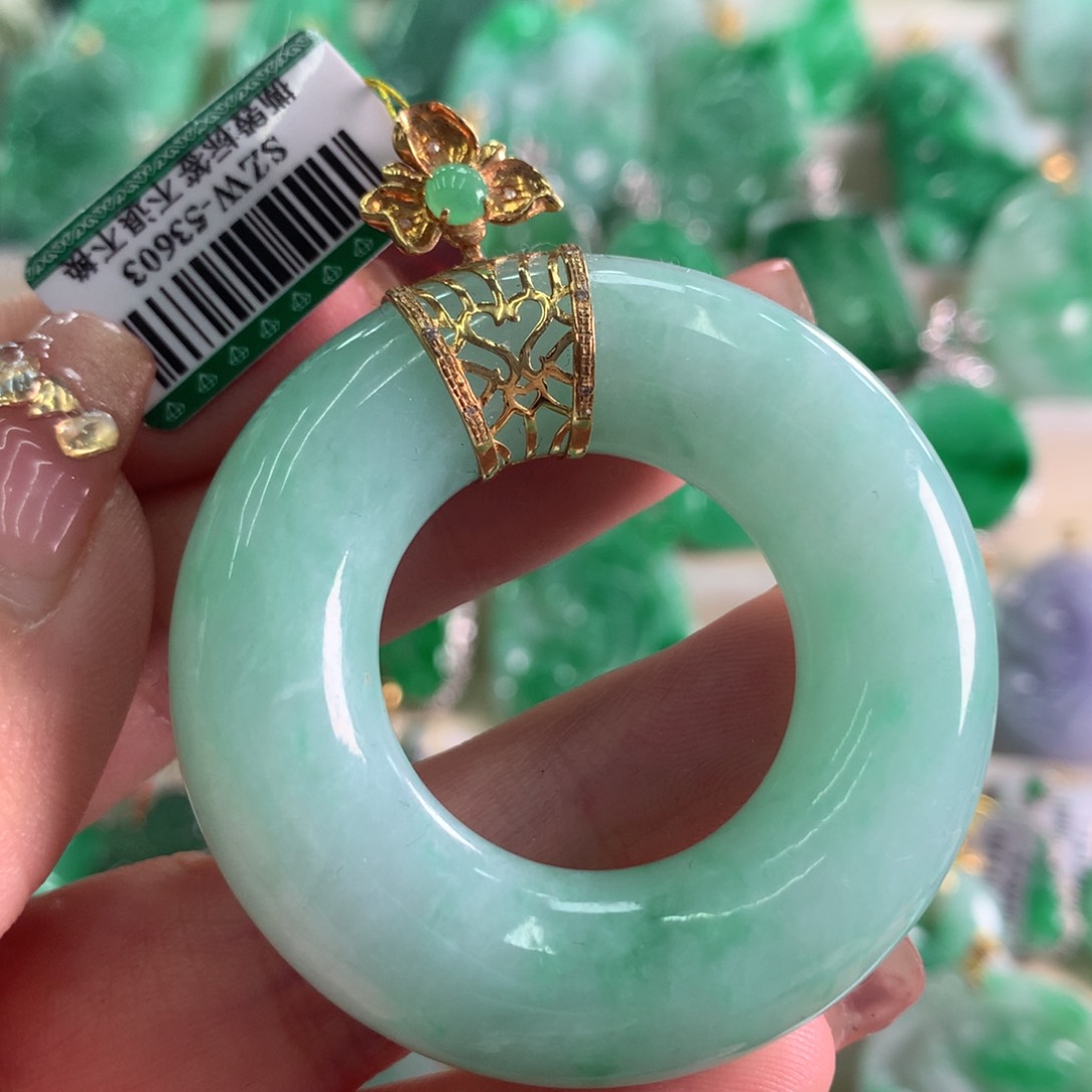 翡翠吊坠(不含链)18K金镶嵌