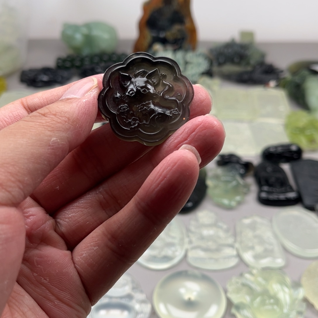 未镶嵌蛇纹石玉颈饰