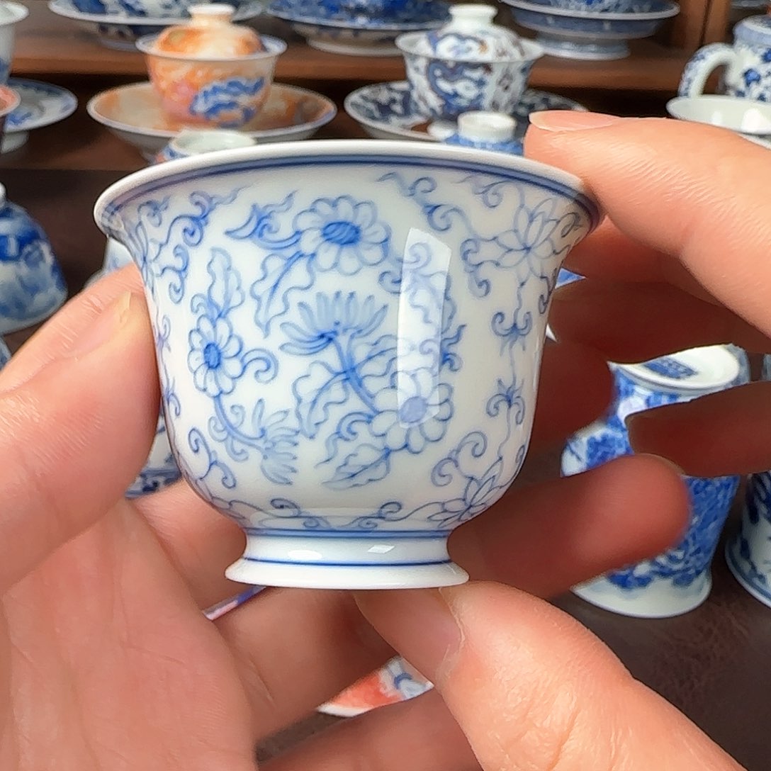 杯青花釉下铃铛杯