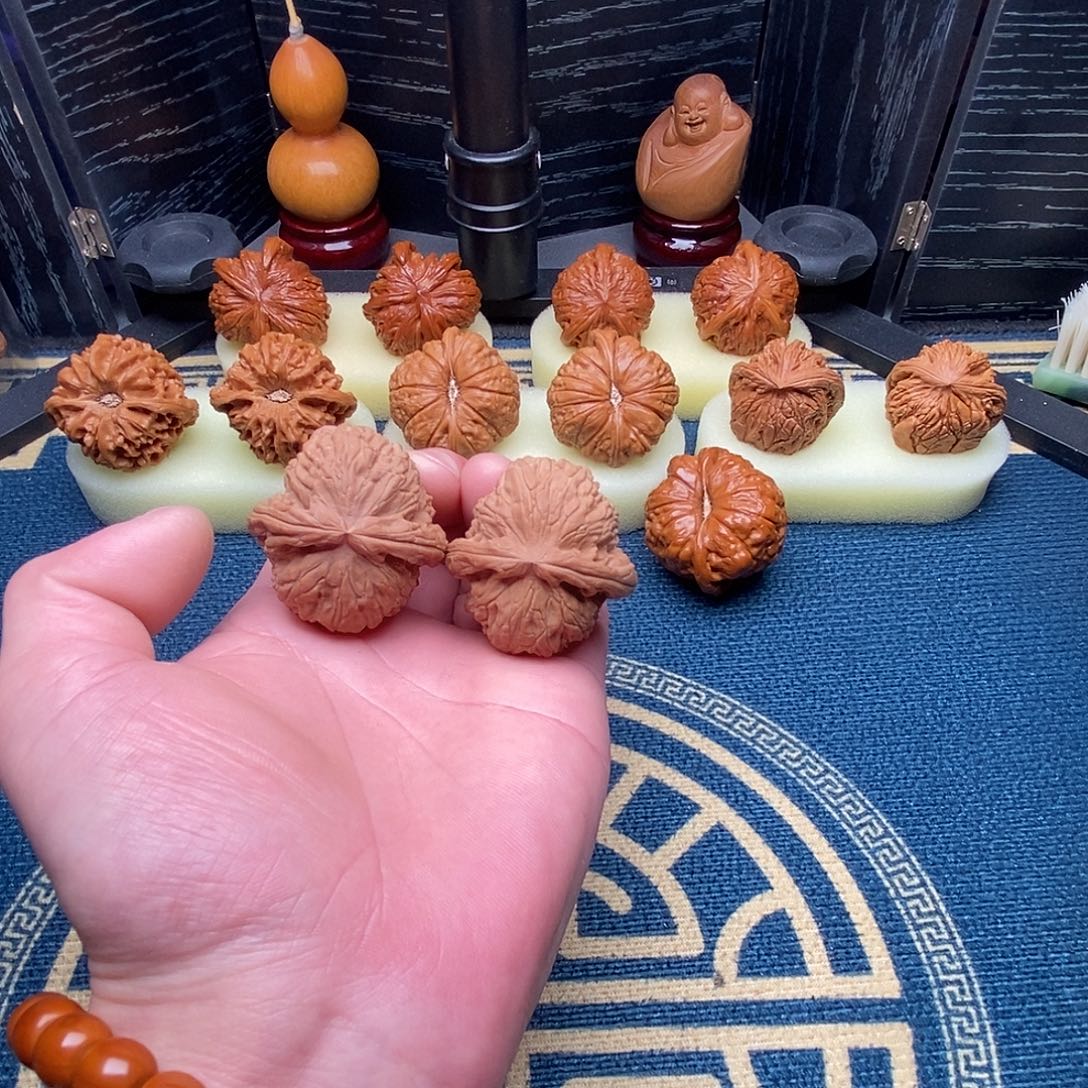 文玩核桃吊坠白狮子40尺微修