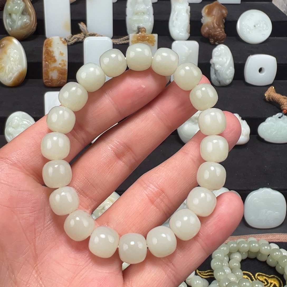 和田玉颈饰未镶嵌