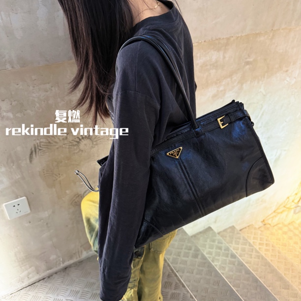 99新 Prada/普拉达 复燃精选/黑金油蜡皮大号soft lux
