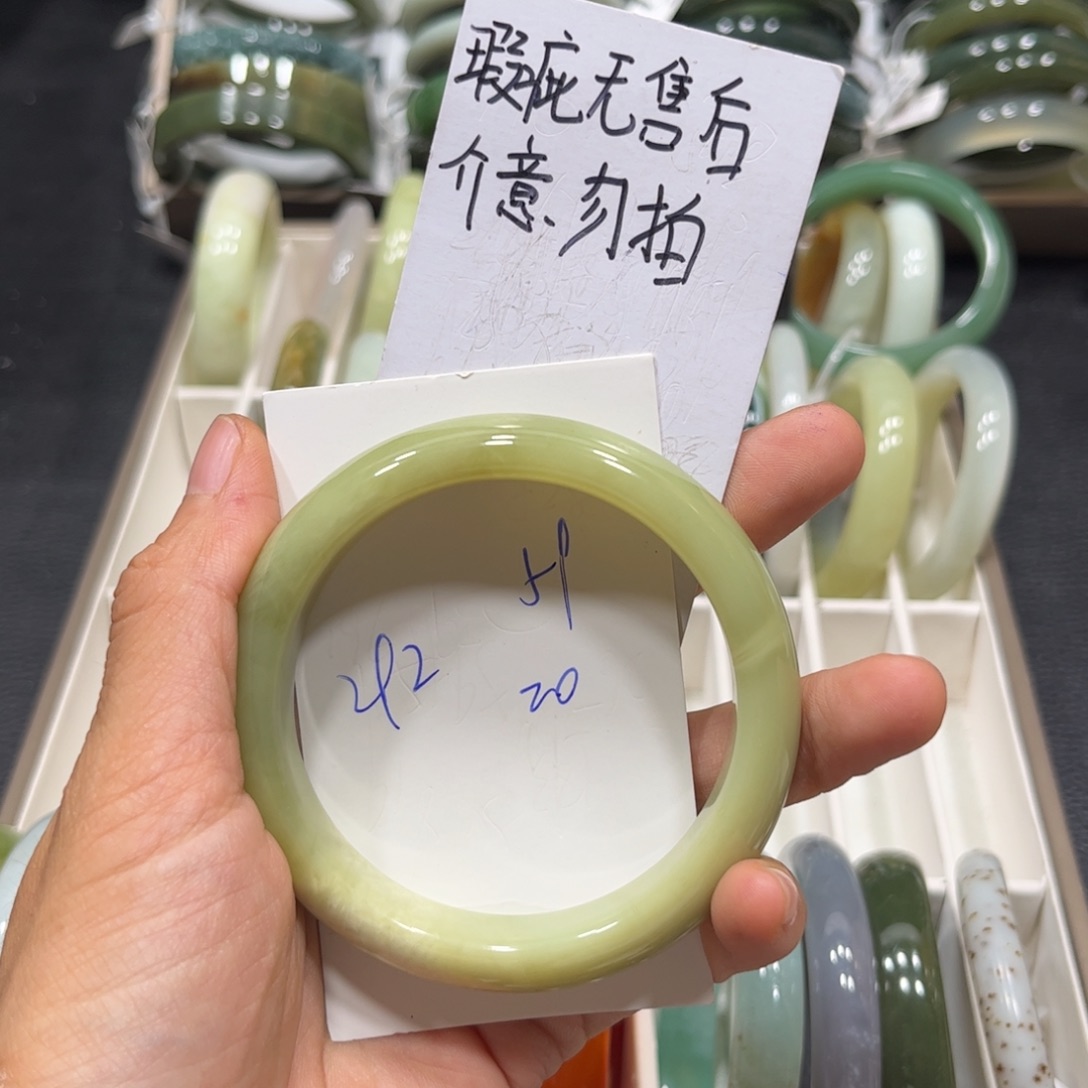 未镶嵌蛇纹石玉手镯