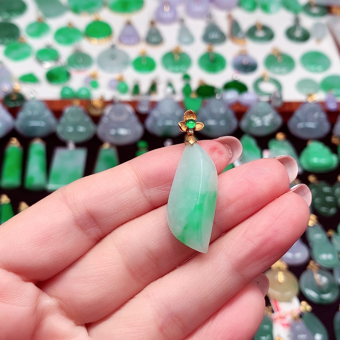 翡翠18K金镶嵌颈饰