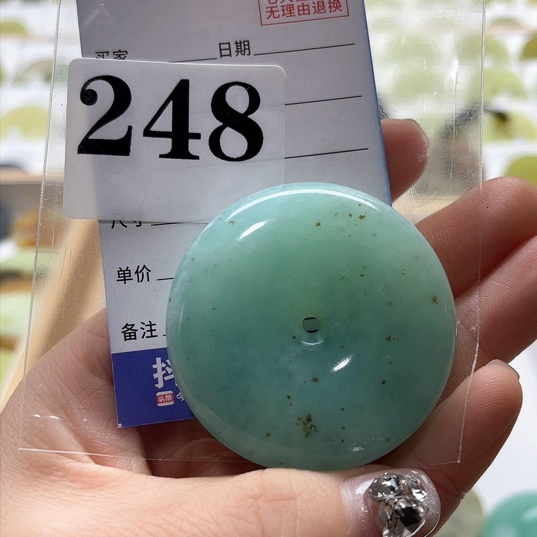 透闪石-蛇纹石玉颈饰未镶嵌