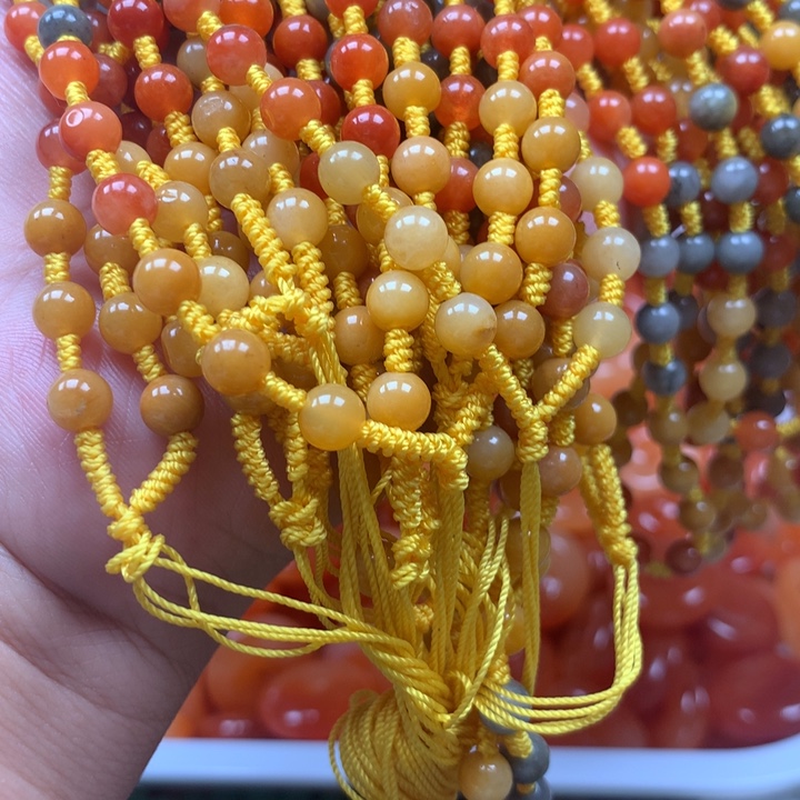 石英岩玉未镶嵌颈饰6mm挂绳