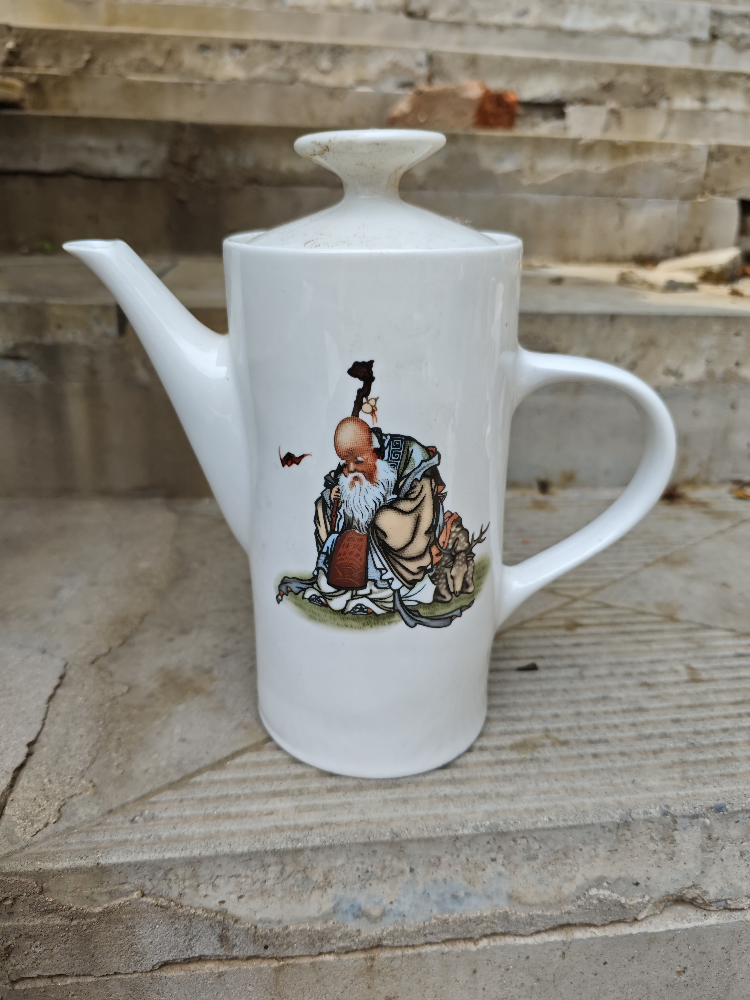 瓷片 老寿星瑕疵壶一个底部有黑