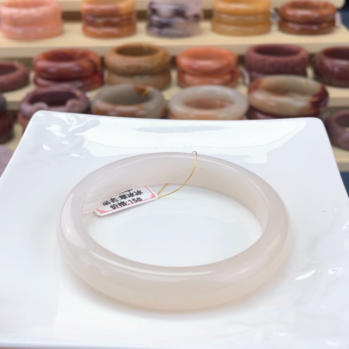 【闪购商品】石英质玉手镯未镶嵌小****