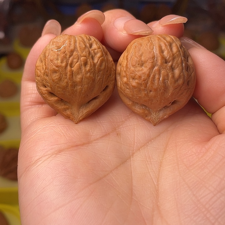 文玩核桃吊坠饺子形状