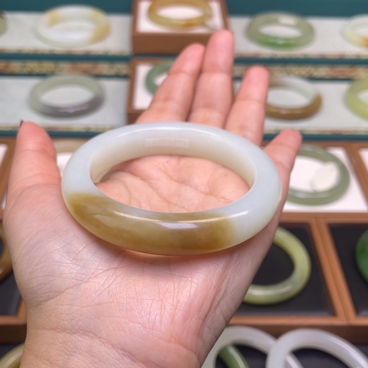 和田玉手镯未镶嵌54