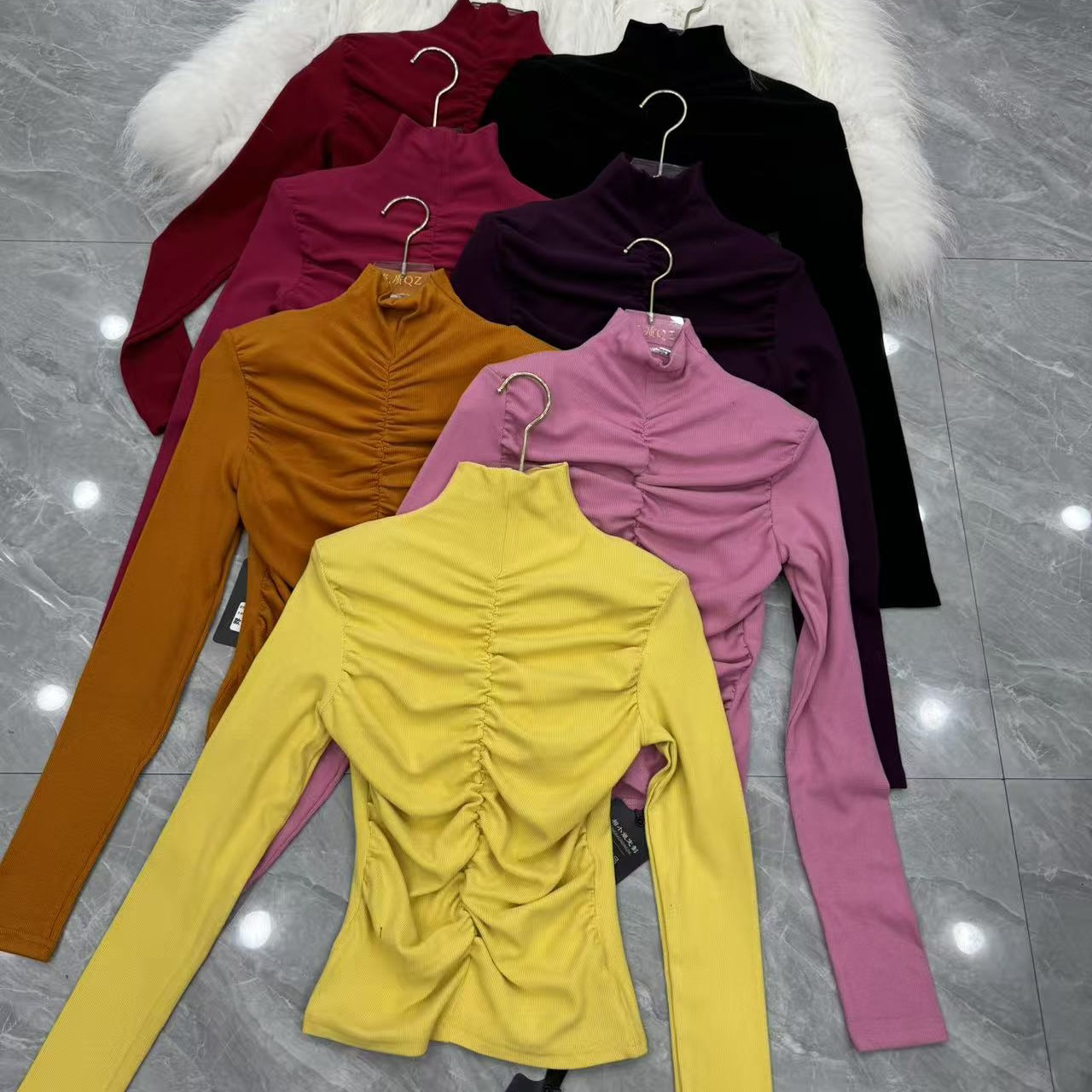 【相老板】精选新品-007-加薄绒褶皱半修身打底上衣