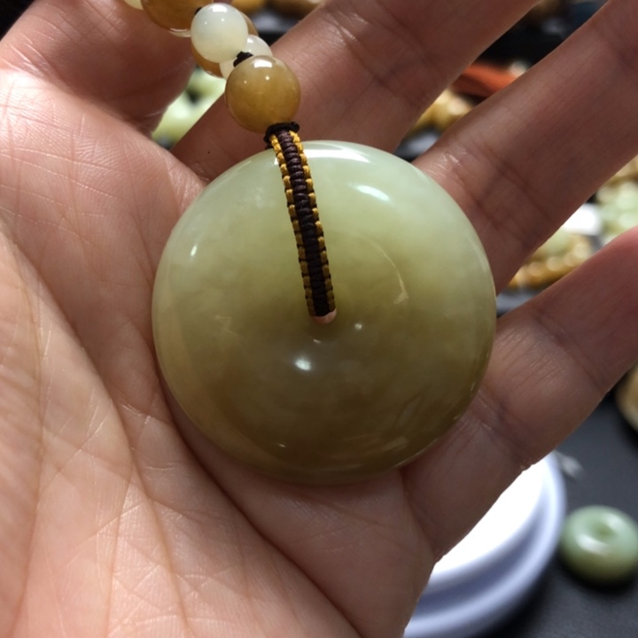 和田玉吊坠未镶嵌