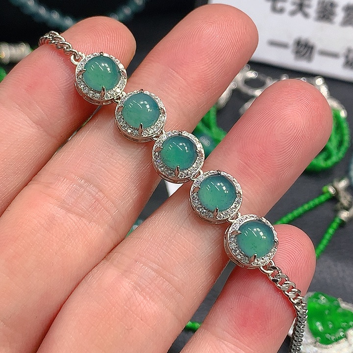 翡翠手链未镶嵌。。。