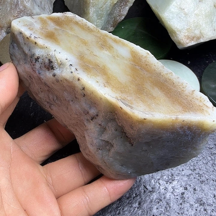 和田玉（糖玉）未镶嵌珠宝奇石