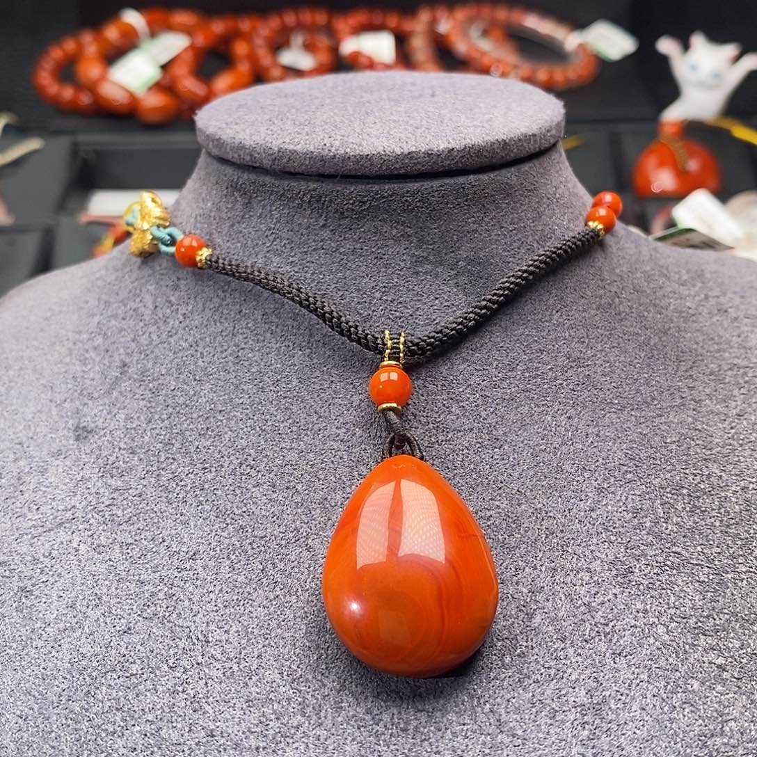 南红玛瑙未镶嵌四川凉山水滴吊坠