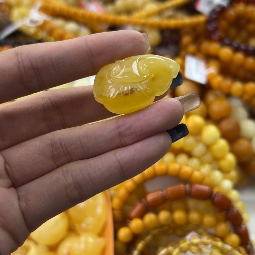 琥珀珠宝奇石未镶嵌