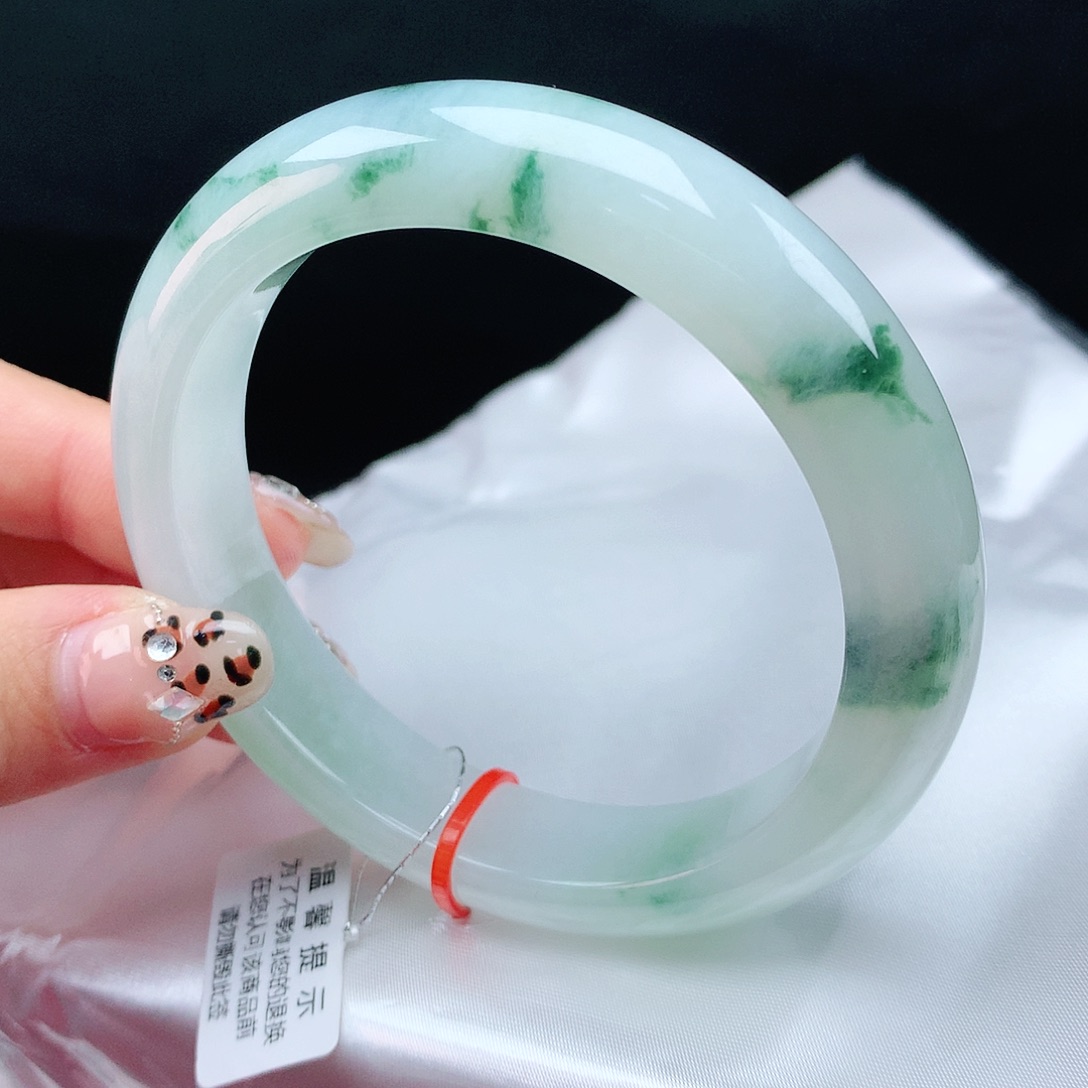 翡翠手镯未镶嵌59圈