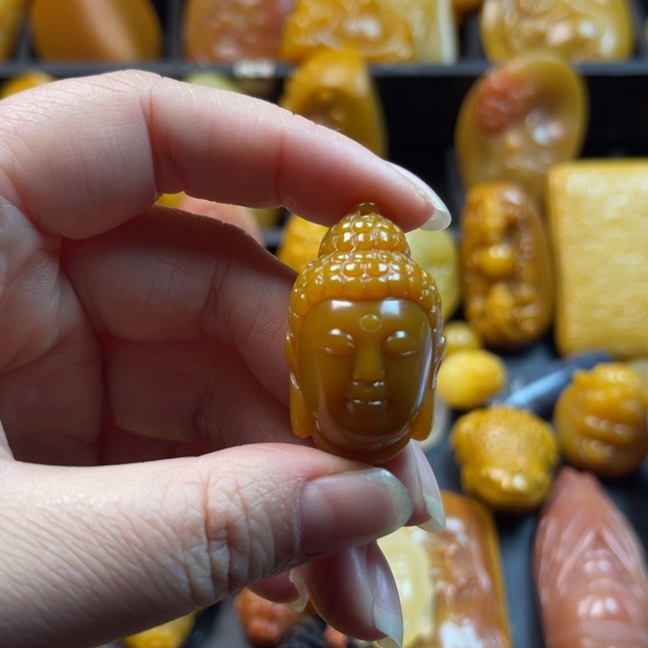 功***宸石英质玉未镶嵌颈饰