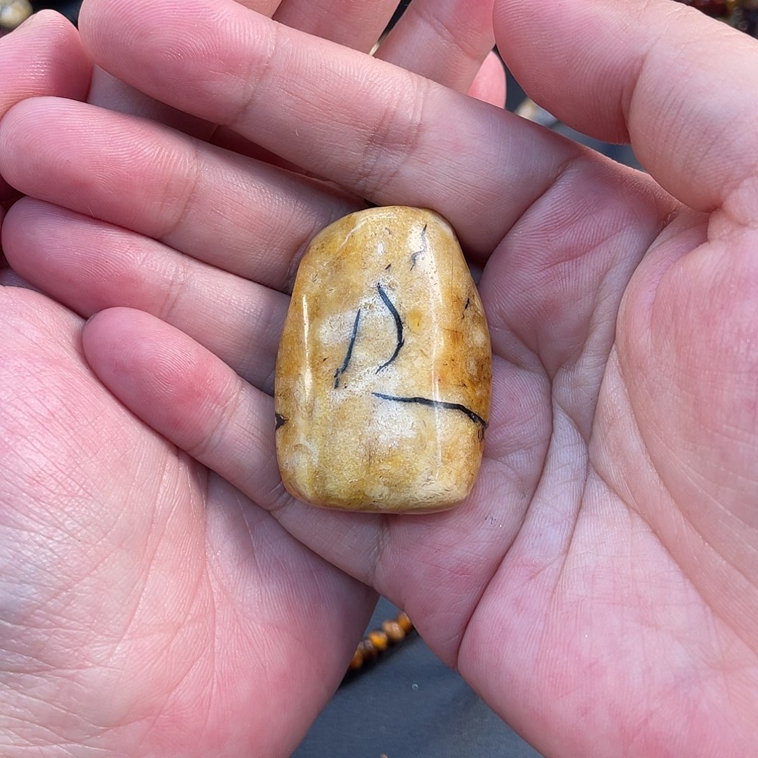 战***士琥珀未镶嵌裸石蜜蜡吊坠