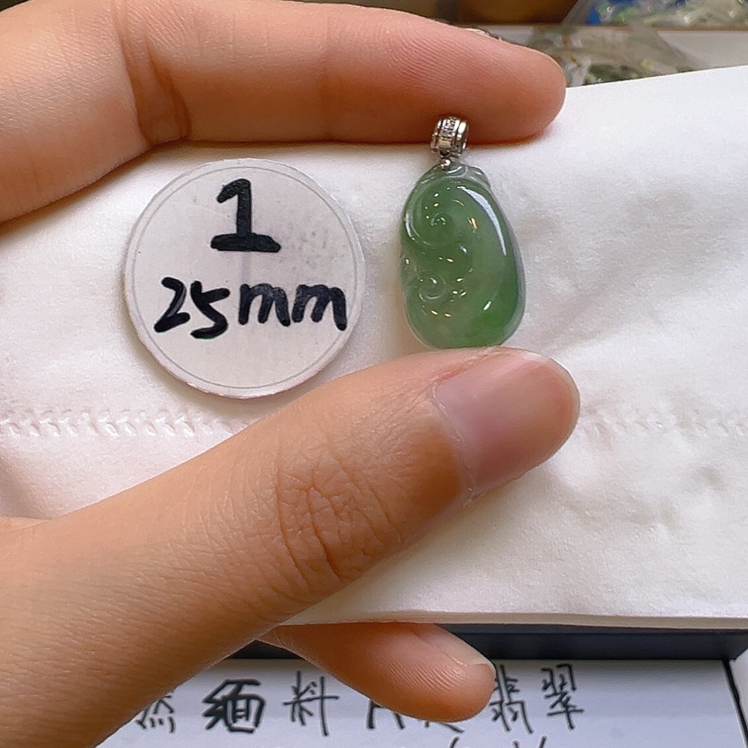翡翠吊坠(不含链)18K金镶嵌翡翠