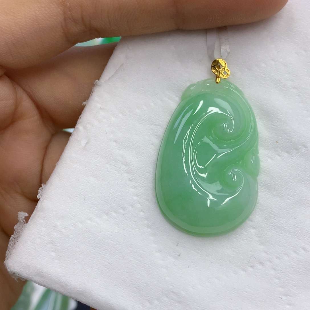翡翠18K金镶嵌颈饰