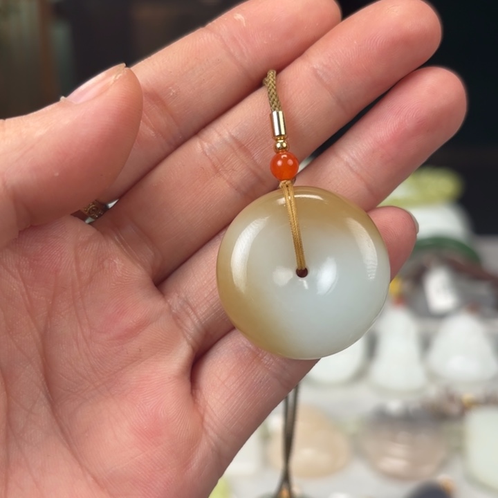 和田玉吊坠未镶嵌平安扣
