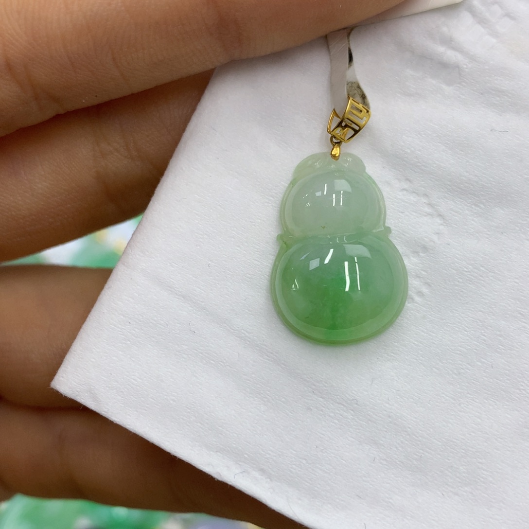 翡翠18K金镶嵌颈饰翡翠