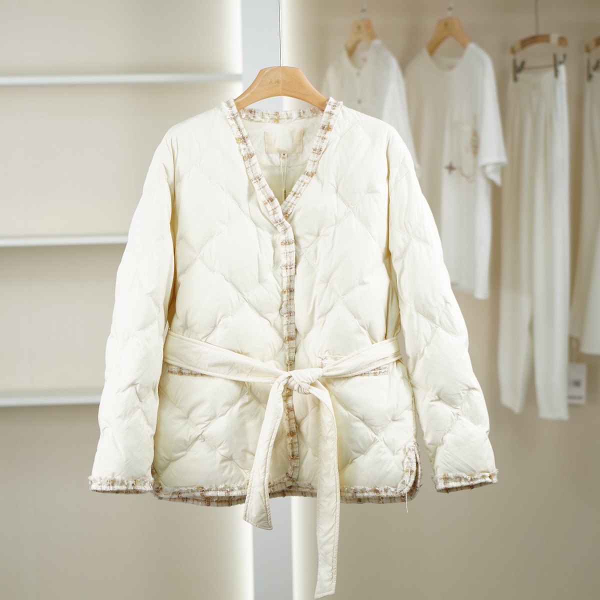 【麦迪尚品•品牌新款】5102650 简约短款羽绒服冬季女装品牌折扣