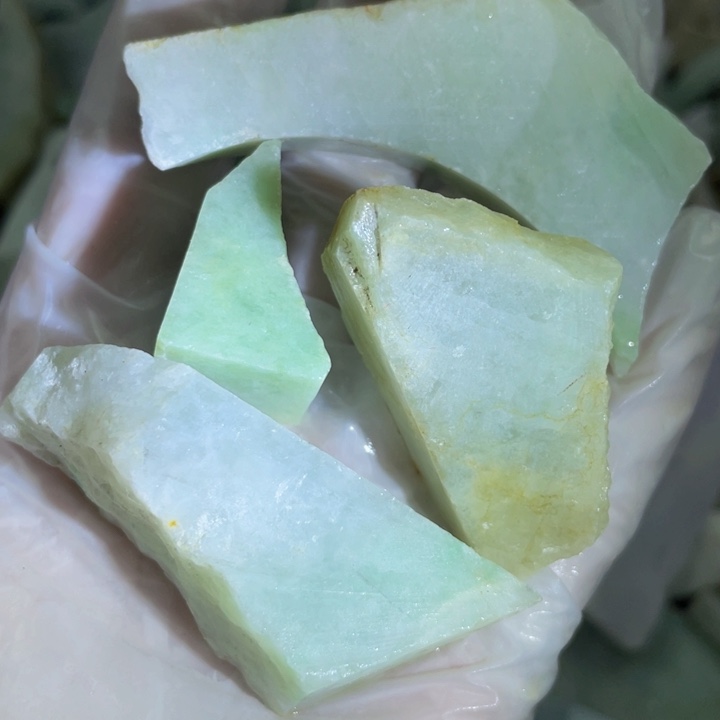 翡翠吊坠(不含链)未镶嵌天然翡翠边角料