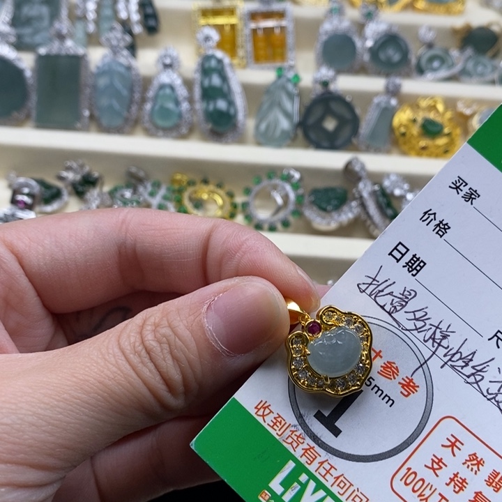 翡翠未镶嵌颈饰翡翠