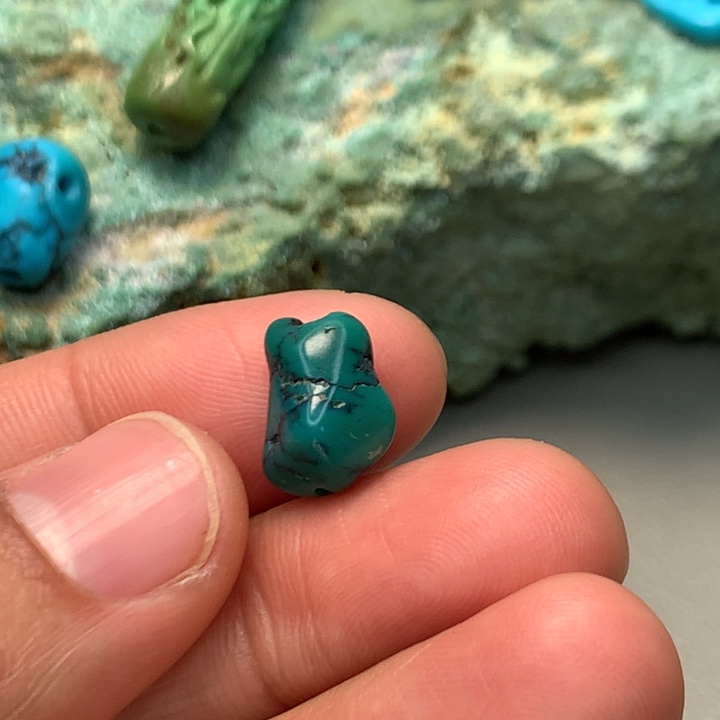 绿松石未镶嵌颈饰