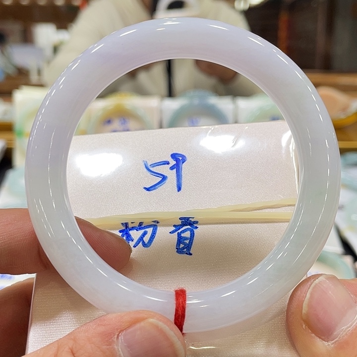 翡翠手镯未镶嵌翡翠