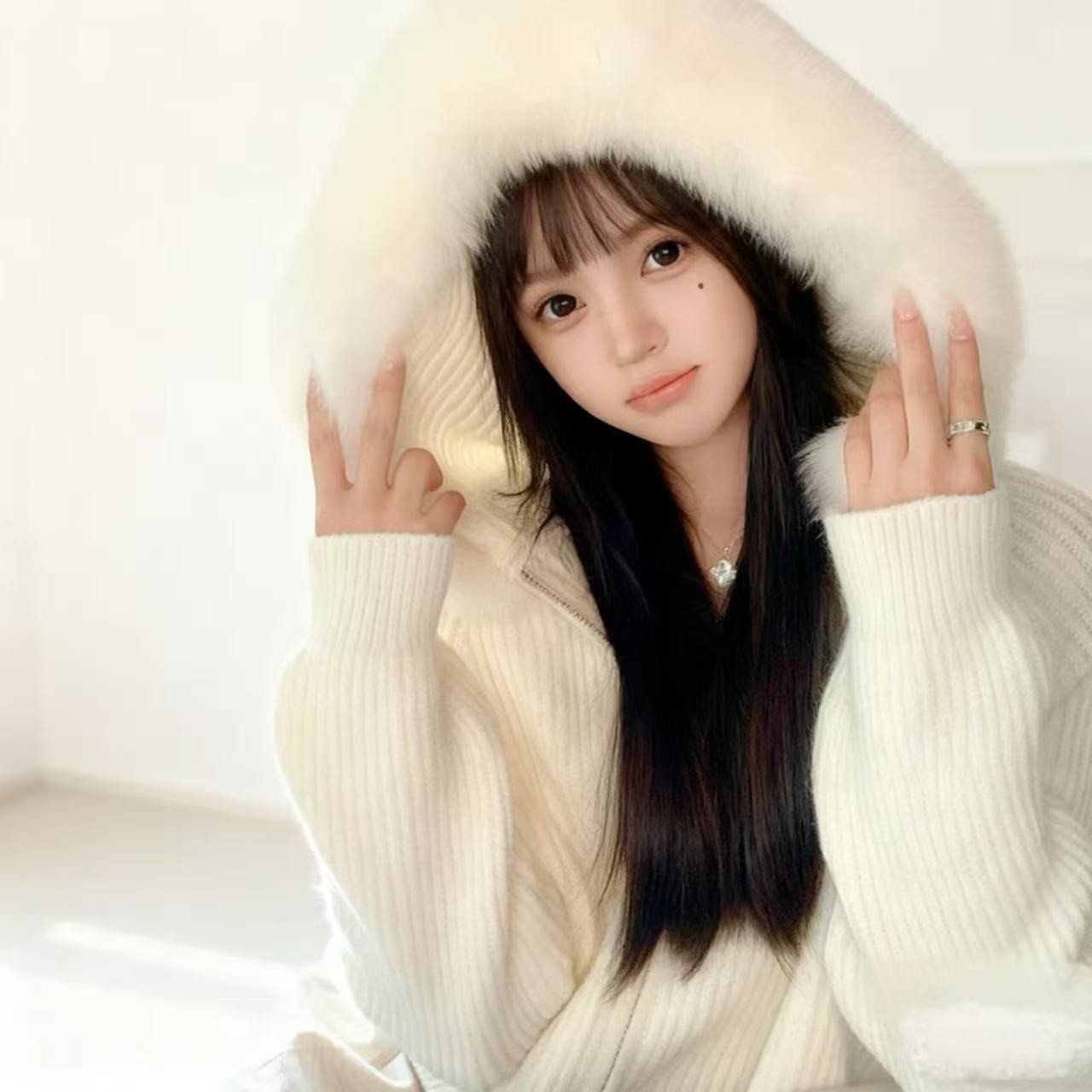 吴依舍【8801】纯色百搭针织常规款拉链连帽开衫外套大毛领