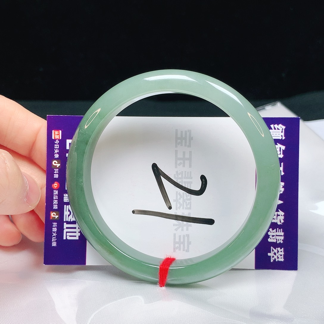 翡翠手镯未镶嵌58圈口