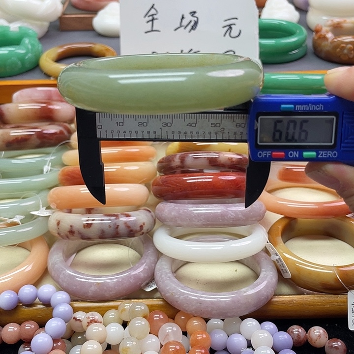 未镶嵌手镯石英质玉