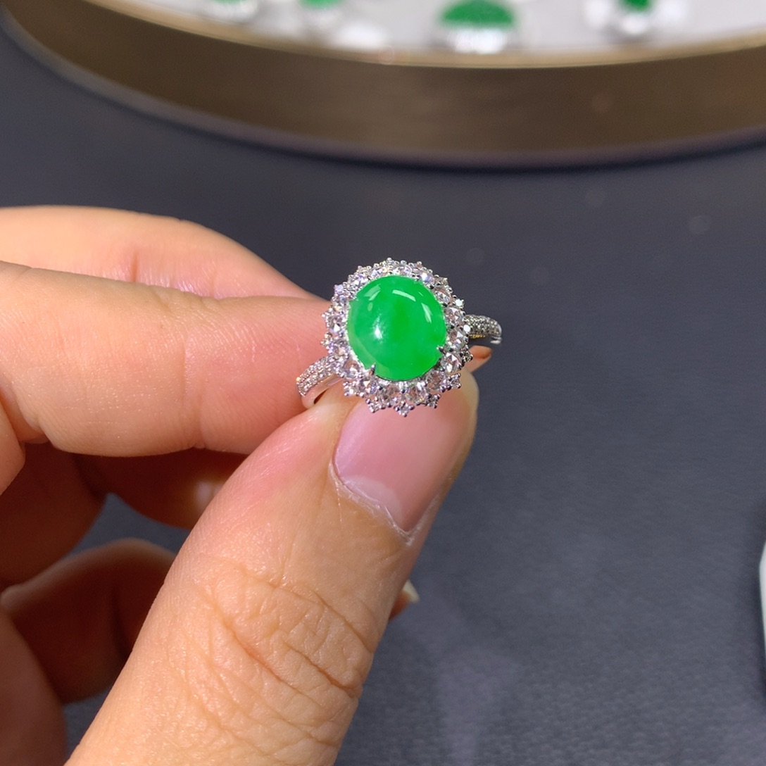 翡翠戒指18K金镶嵌翡翠