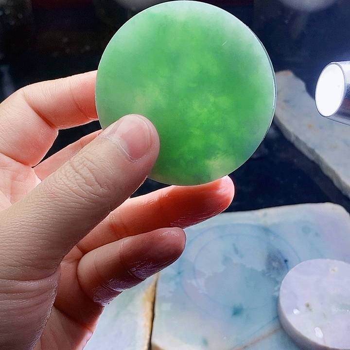 翡翠未镶嵌颈饰毛料3