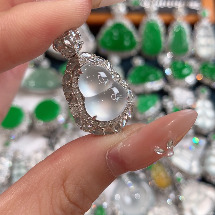 【闪购商品】翡翠颈饰18K金镶嵌葫芦