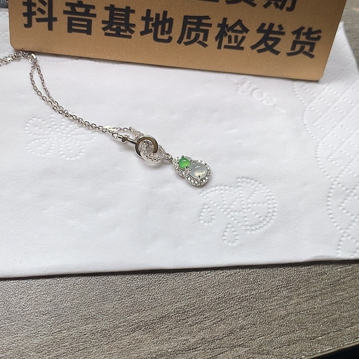 颈饰银S925镶嵌翡翠葫芦