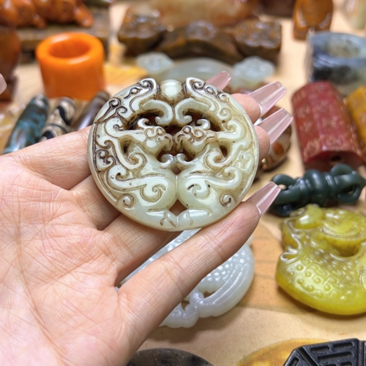 【闪购商品】蛇纹石玉颈饰未镶嵌