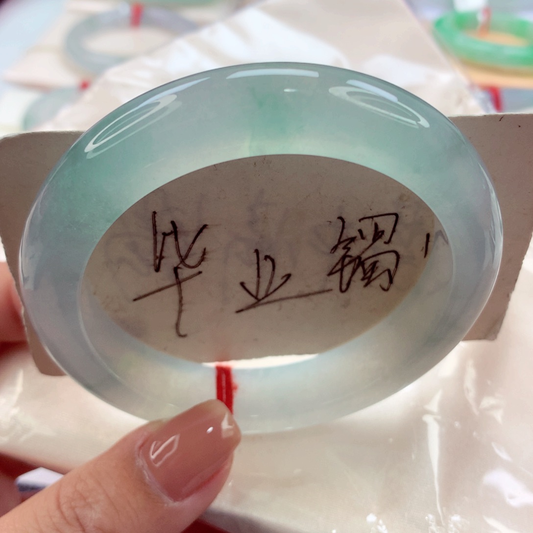 翡翠手镯未镶嵌师妹