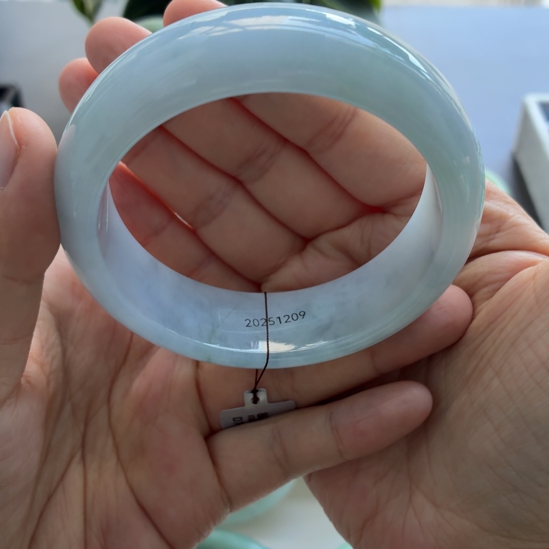 S***颜翡翠未镶嵌手镯天然