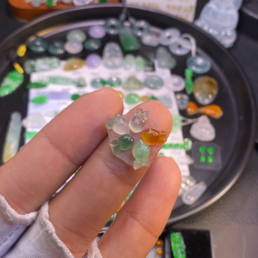 【闪购商品】翡翠挂件未镶嵌萝卜