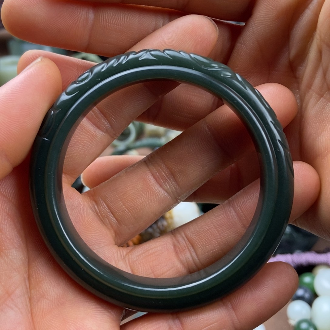 和田玉手镯未镶嵌