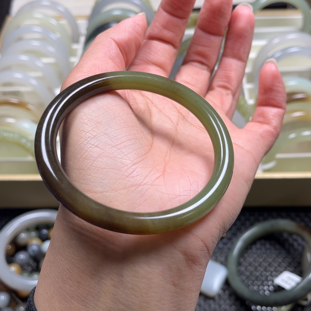 和田玉未镶嵌手镯59.6圈