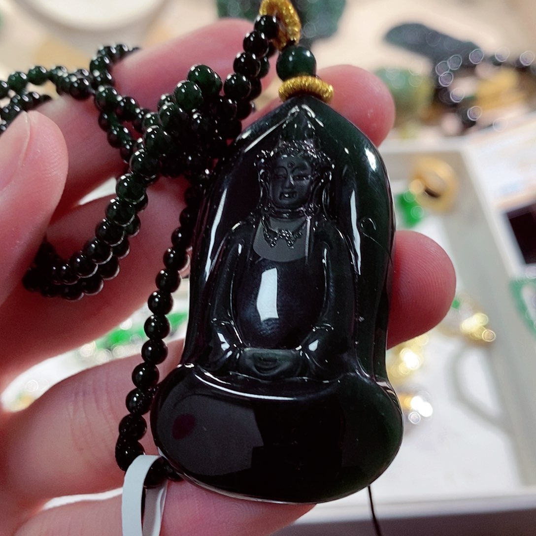 翡翠颈饰未镶嵌翡翠z