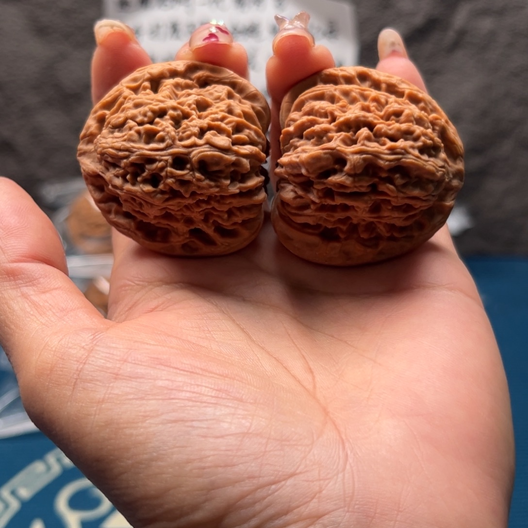 可****把件文玩核桃南疆42.5黄点