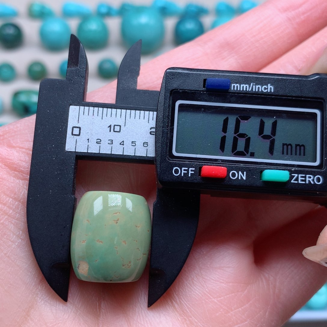 绿松石颈饰未镶嵌