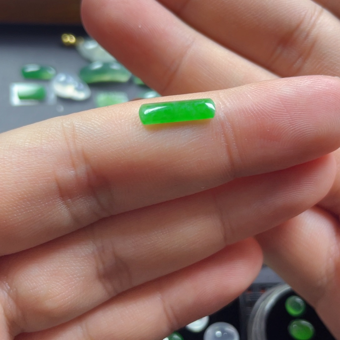 翡翠挂件未镶嵌翡翠