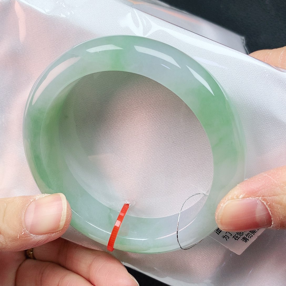 翡翠手镯未镶嵌56轮胎